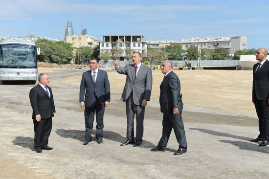 President Ilham Aliyev examines construction progress in 2-4 km section of Baku-Alat highway (PHOTO)